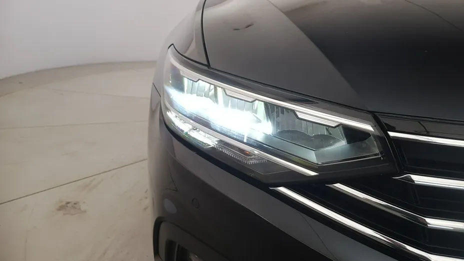VOLKSWAGEN Passat -