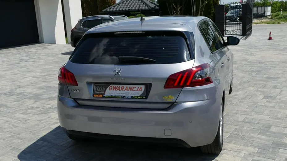 PEUGEOT 308 -