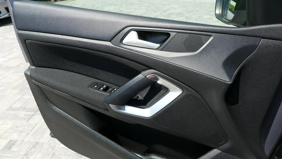 PEUGEOT 308 -