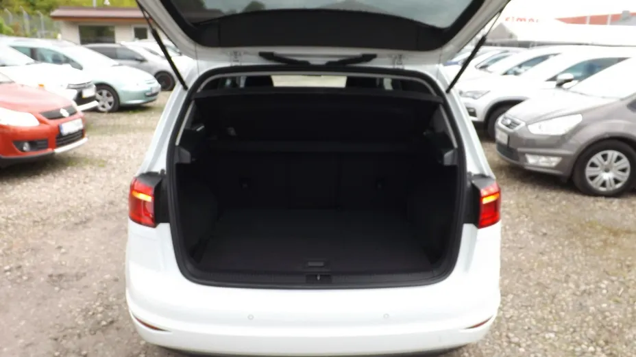 VOLKSWAGEN Golf Sportsvan -