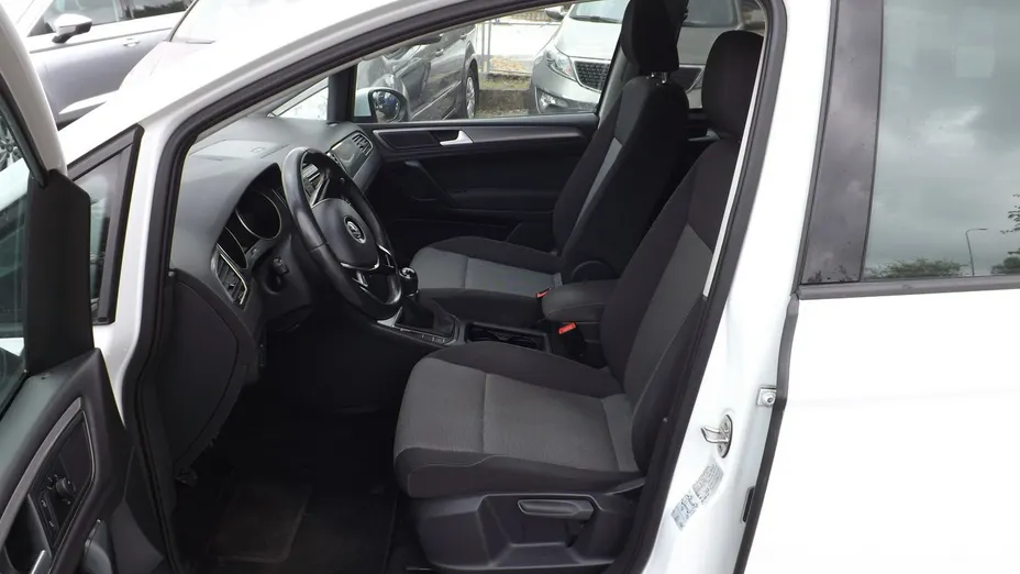 VOLKSWAGEN Golf Sportsvan -