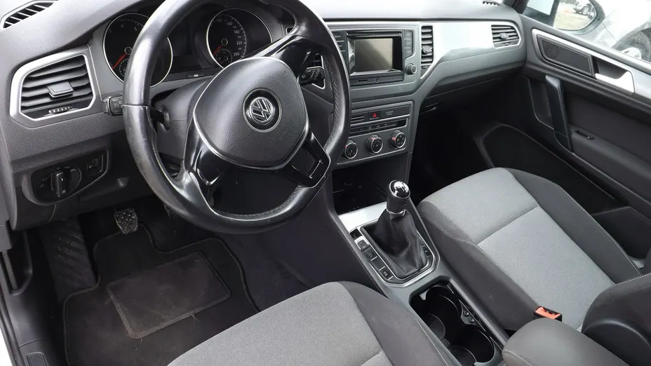 VOLKSWAGEN Golf Sportsvan -