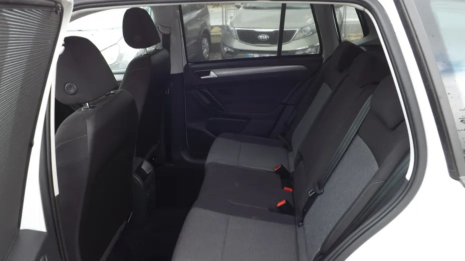 VOLKSWAGEN Golf Sportsvan -