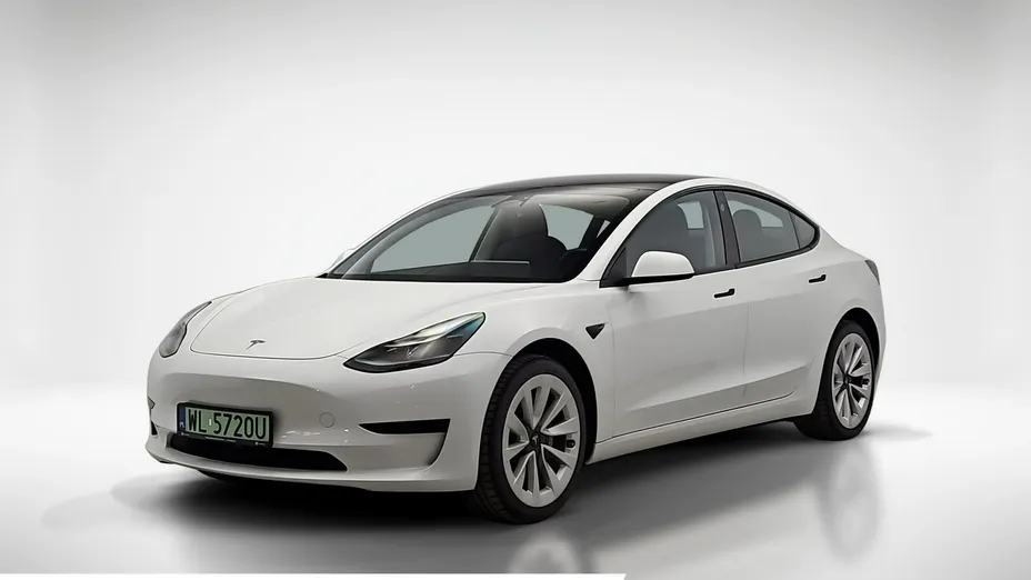 TESLA Model 3 -