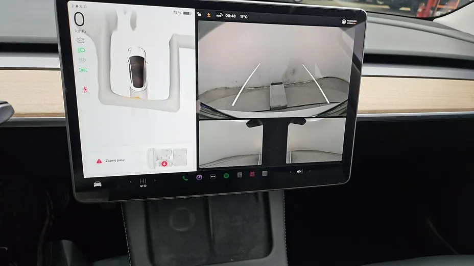 TESLA Model 3 -
