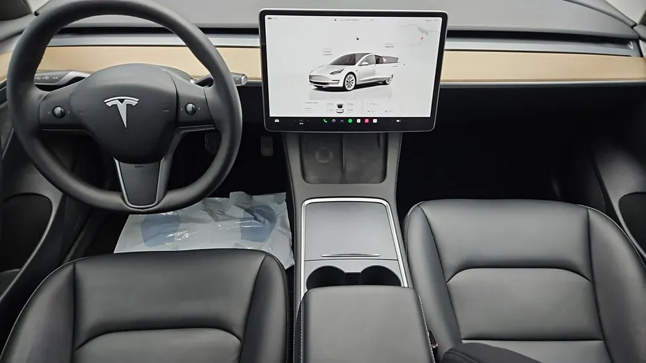 TESLA Model 3 -