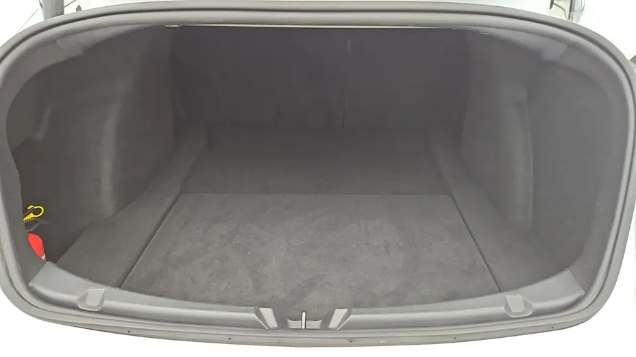 TESLA Model 3 -