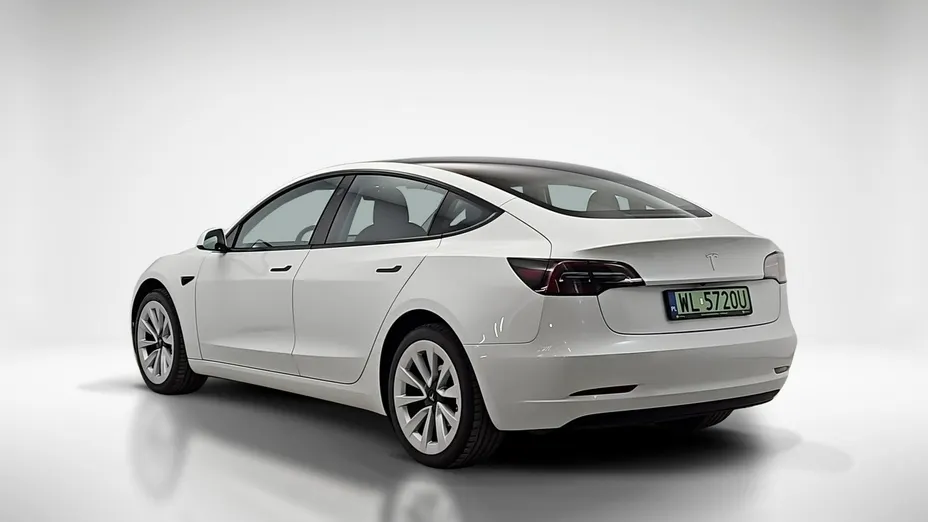 TESLA Model 3 -