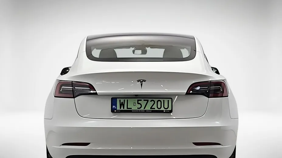 TESLA Model 3 -
