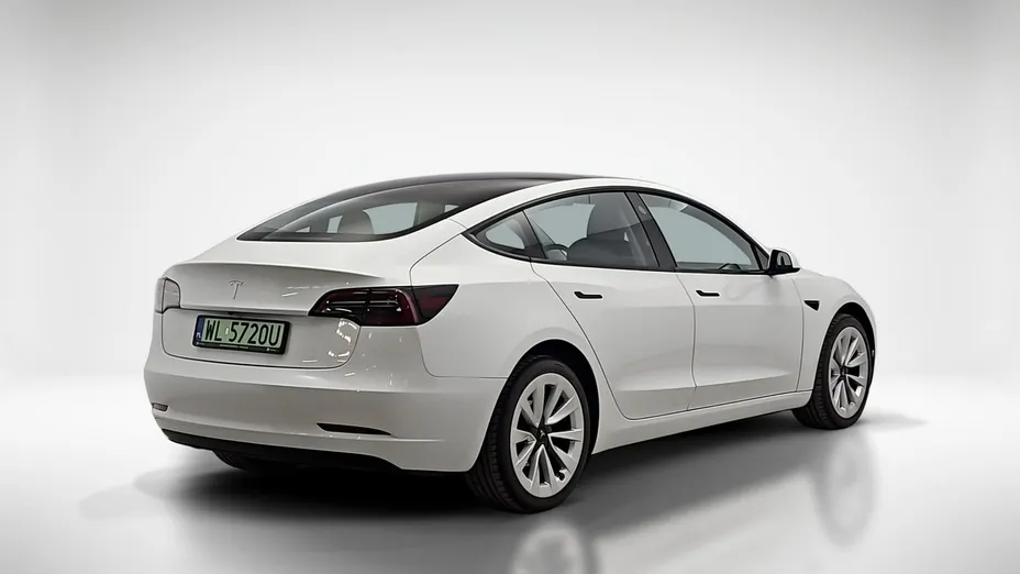 TESLA Model 3 -