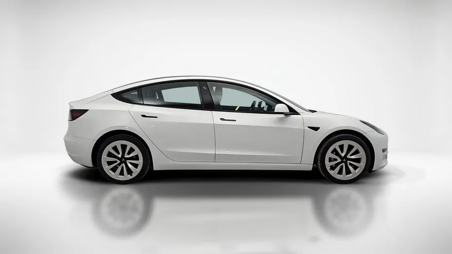 TESLA Model 3 -