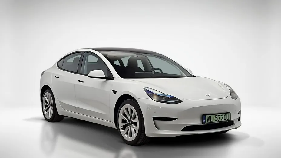 TESLA Model 3 -