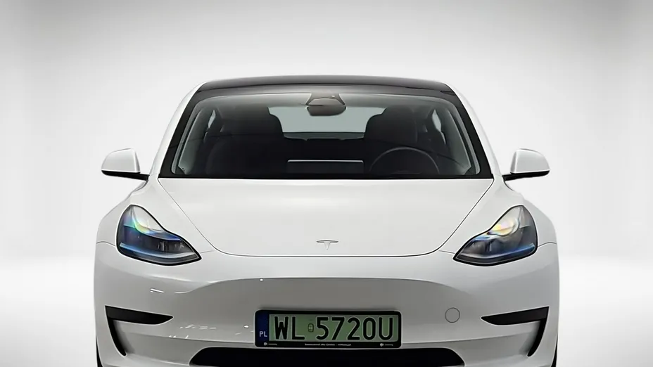 TESLA Model 3 -