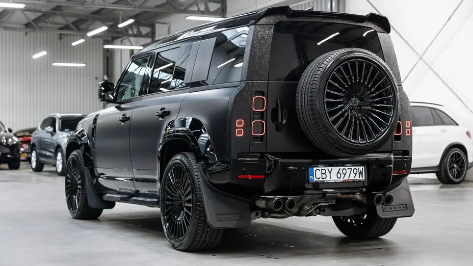 LAND ROVER Defender -