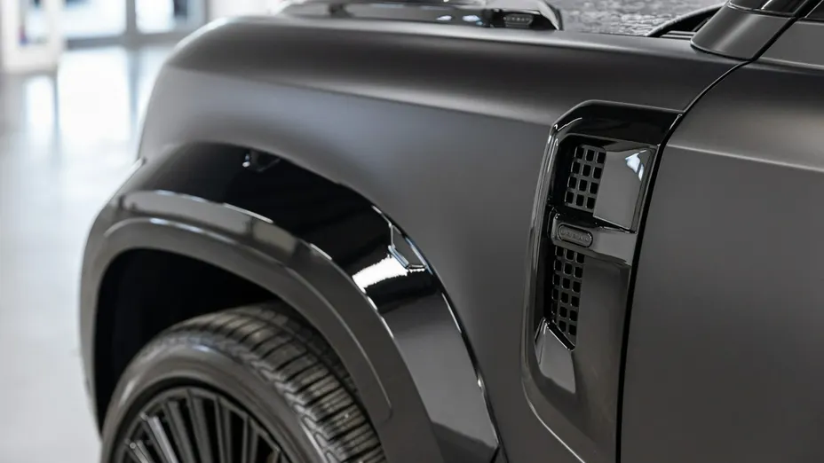 LAND ROVER Defender -