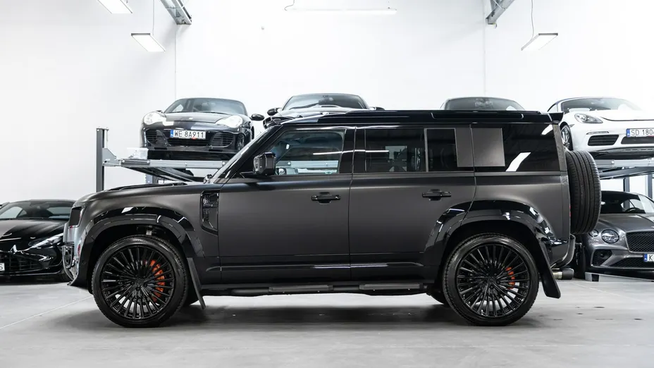 LAND ROVER Defender -