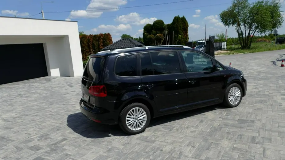 VOLKSWAGEN Touran -