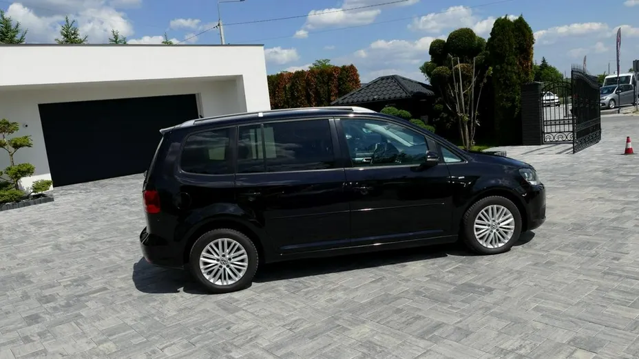 VOLKSWAGEN Touran -