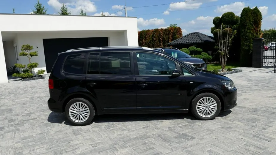 VOLKSWAGEN Touran -