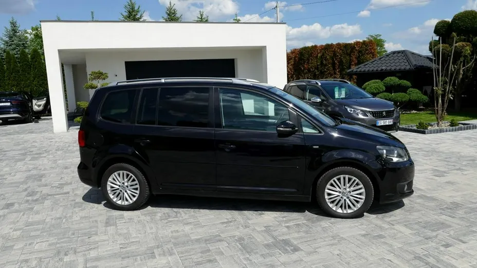 VOLKSWAGEN Touran -