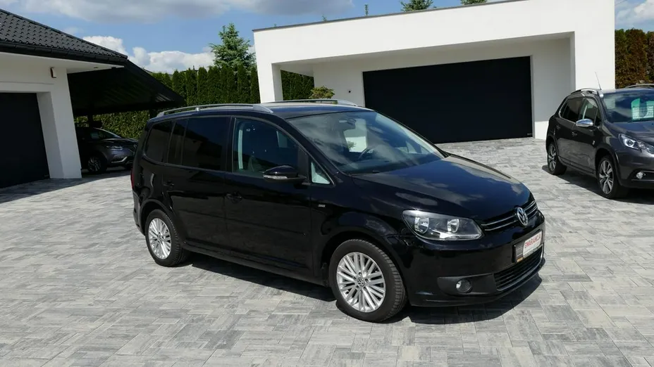 VOLKSWAGEN Touran -