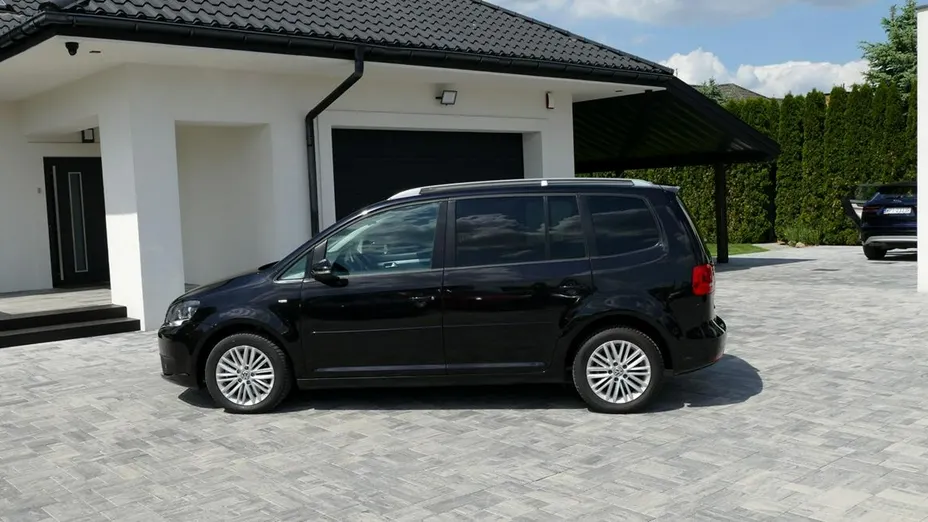 VOLKSWAGEN Touran -
