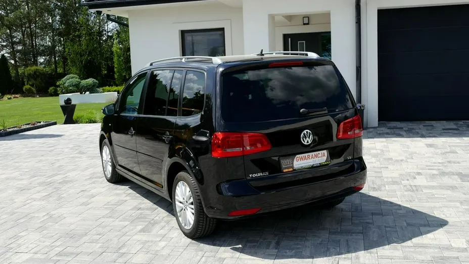 VOLKSWAGEN Touran -