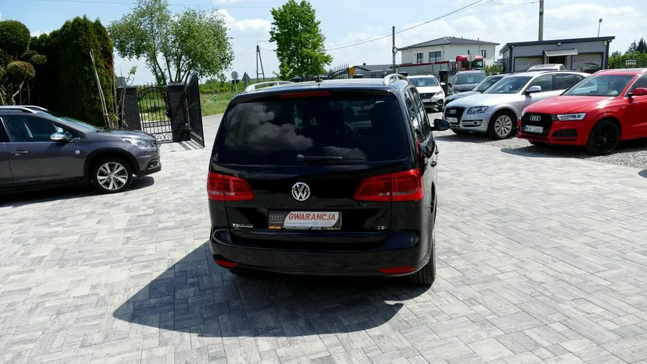 VOLKSWAGEN Touran -