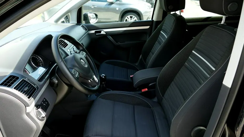VOLKSWAGEN Touran -