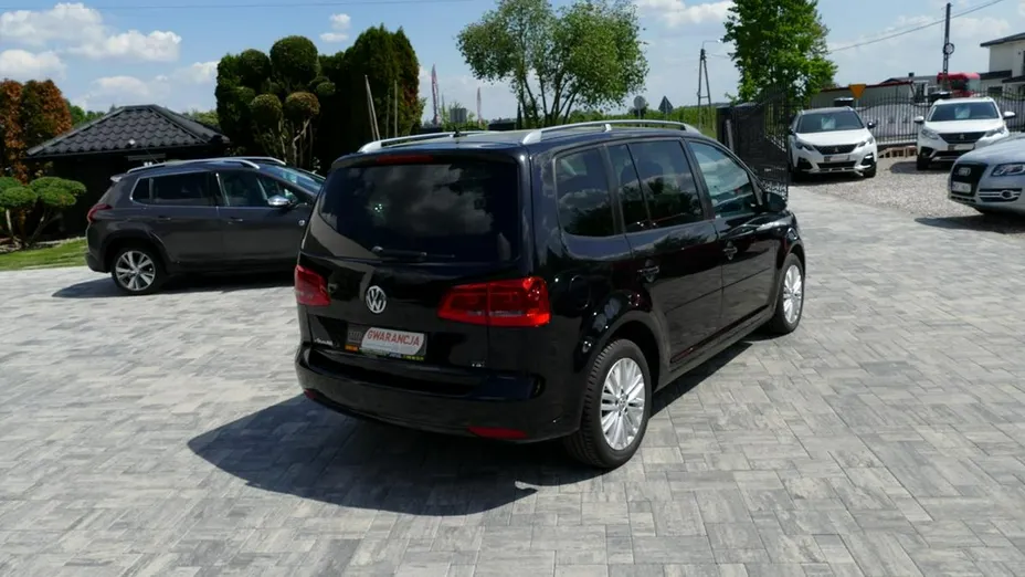 VOLKSWAGEN Touran -