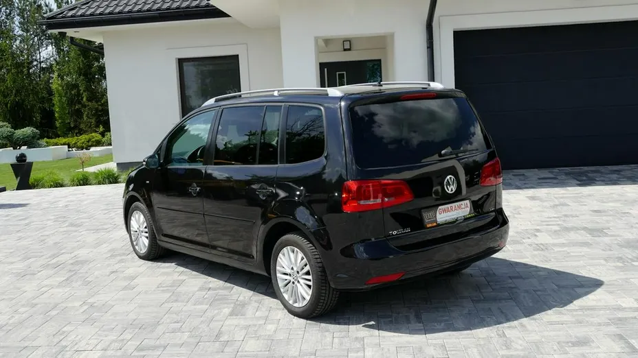 VOLKSWAGEN Touran -