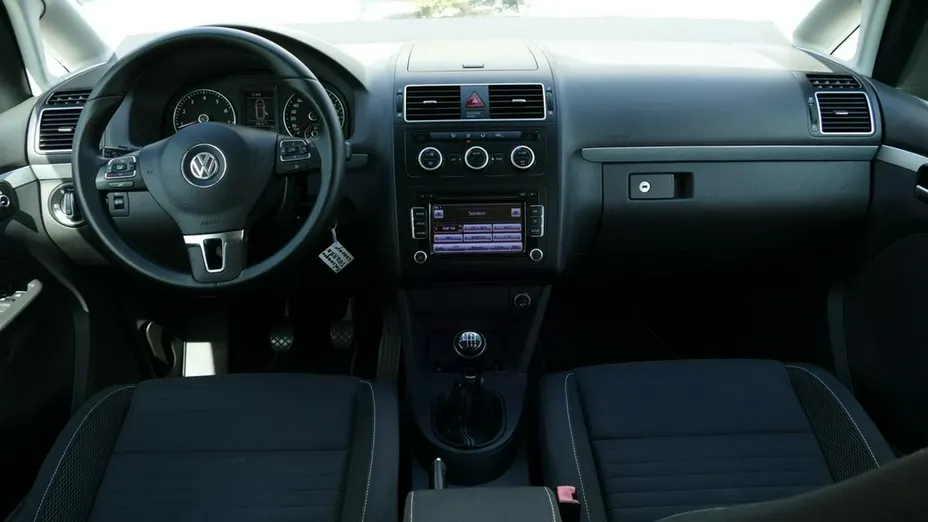 VOLKSWAGEN Touran -