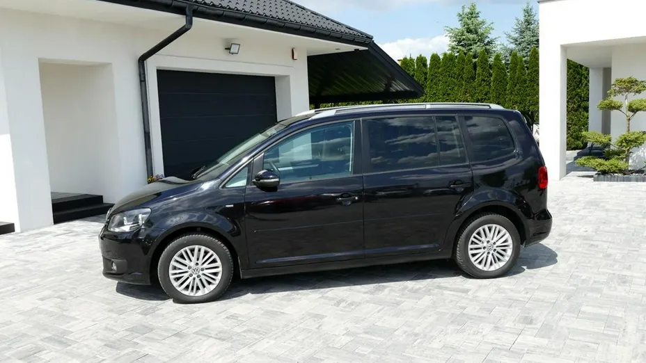 VOLKSWAGEN Touran -