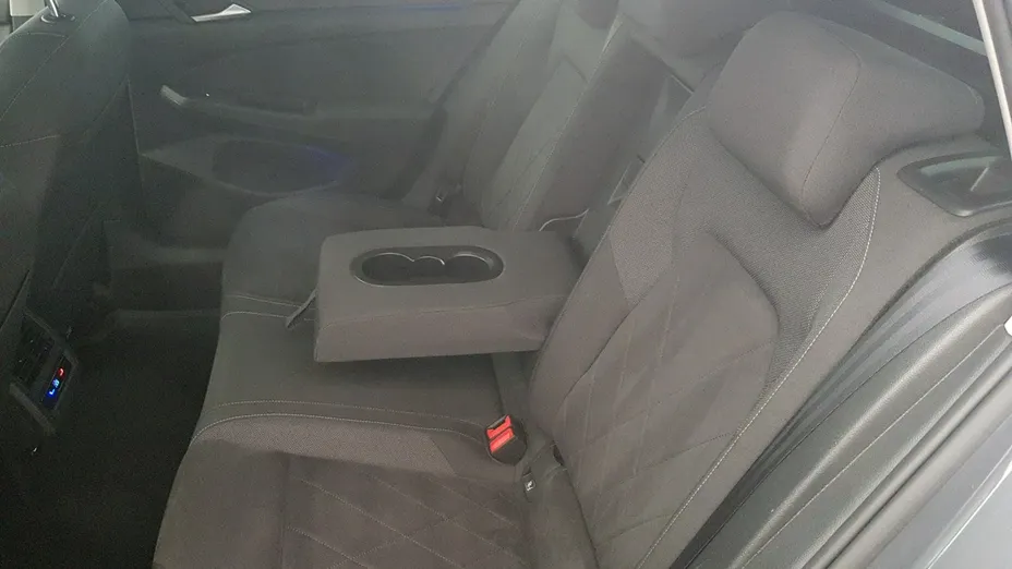 VOLKSWAGEN Golf -