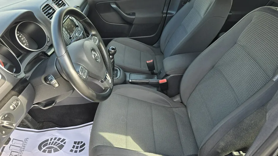 VOLKSWAGEN Golf -