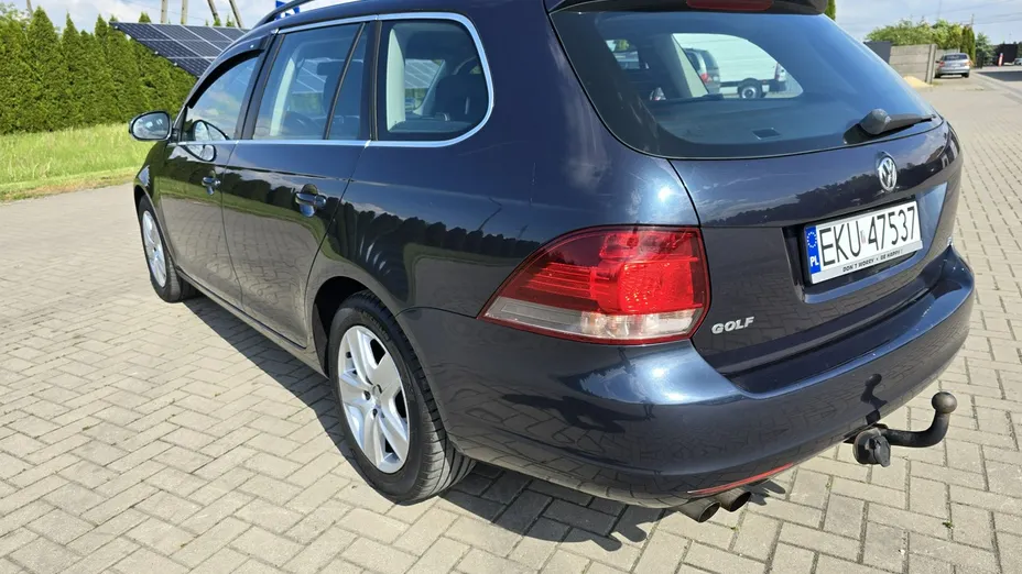VOLKSWAGEN Golf -