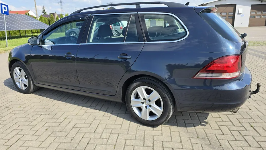 VOLKSWAGEN Golf -