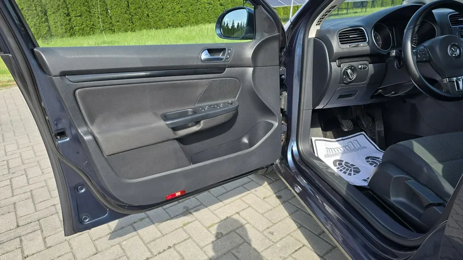 VOLKSWAGEN Golf -