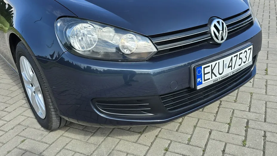 VOLKSWAGEN Golf -