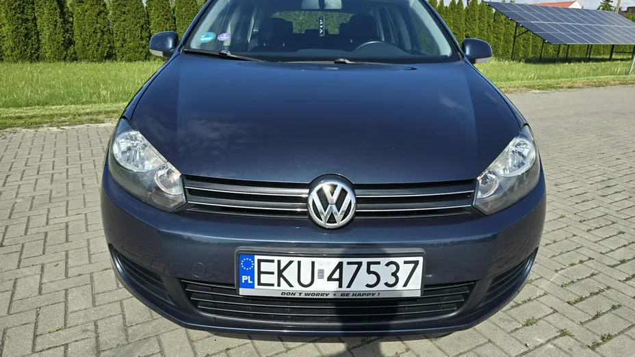 VOLKSWAGEN Golf -