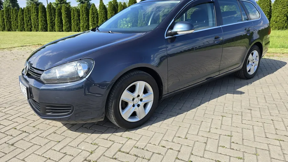 VOLKSWAGEN Golf -