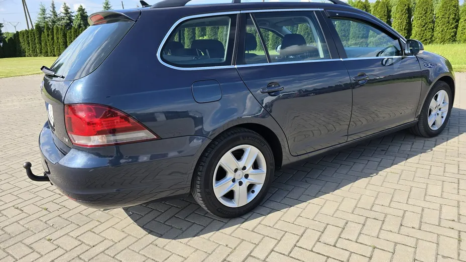 VOLKSWAGEN Golf -