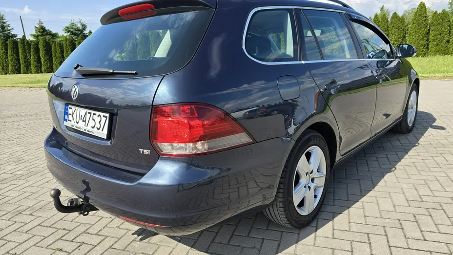 VOLKSWAGEN Golf -