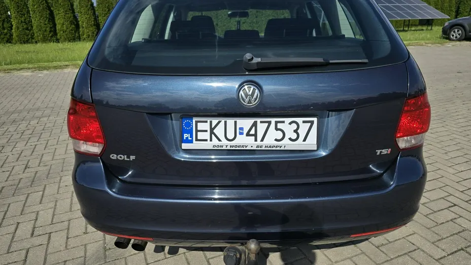 VOLKSWAGEN Golf -