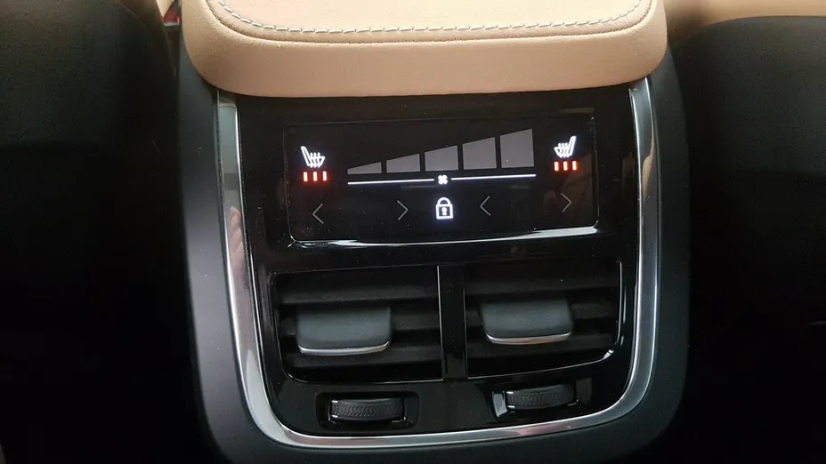 VOLVO XC90 -
