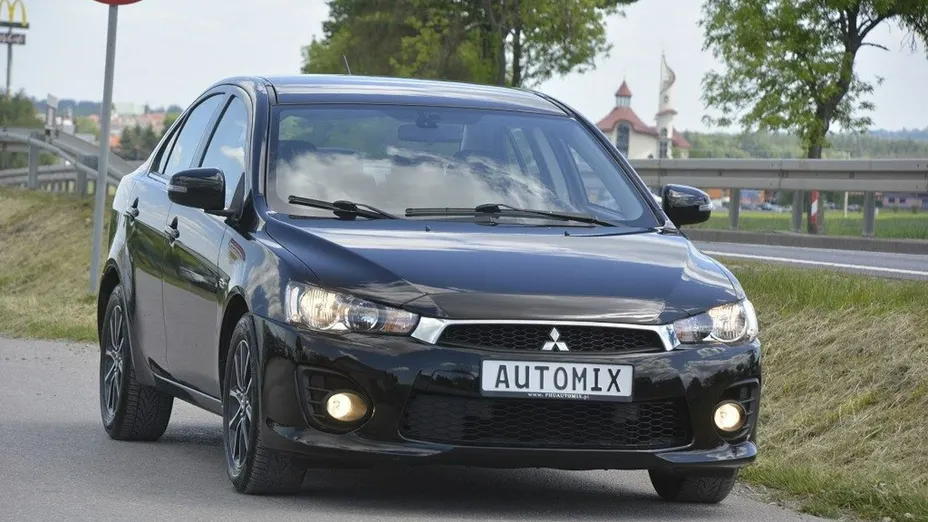 MITSUBISHI Lancer -
