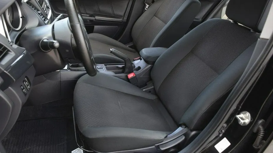 MITSUBISHI Lancer -