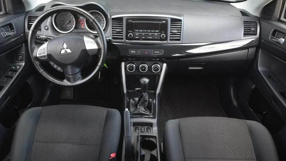 MITSUBISHI Lancer -