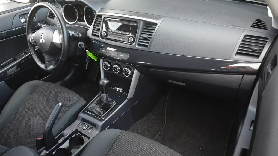 MITSUBISHI Lancer -