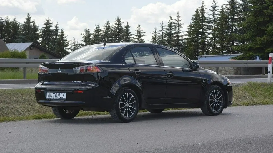 MITSUBISHI Lancer -